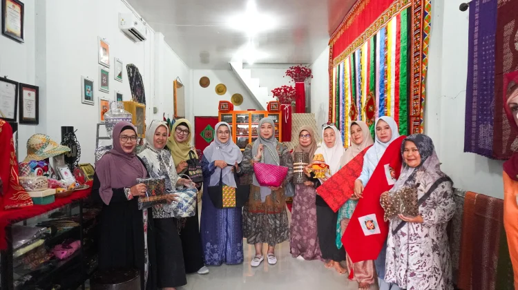 Ketua Dekranasda Simeulue Ajak Masyarakat Cintai Produk Lokal