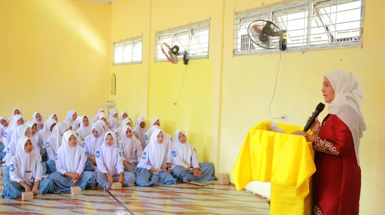 Dekranasda Masuk Sekolah, Pelajar Aceh Barat Diajak Cintai Produk Lokal