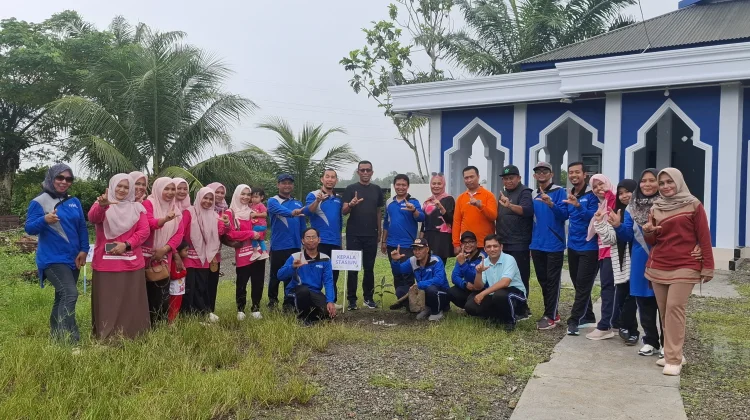 Hari Radio ke-81, RRI Meulaboh Gelar Aksi Penanaman Pohon di Lingkungan Kantor