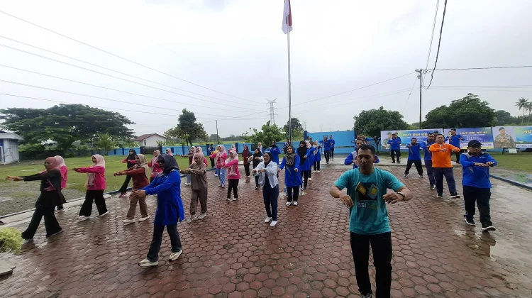 Semarak Hari Radio ke-81, RRI Meulaboh Gelar Senam Bersama