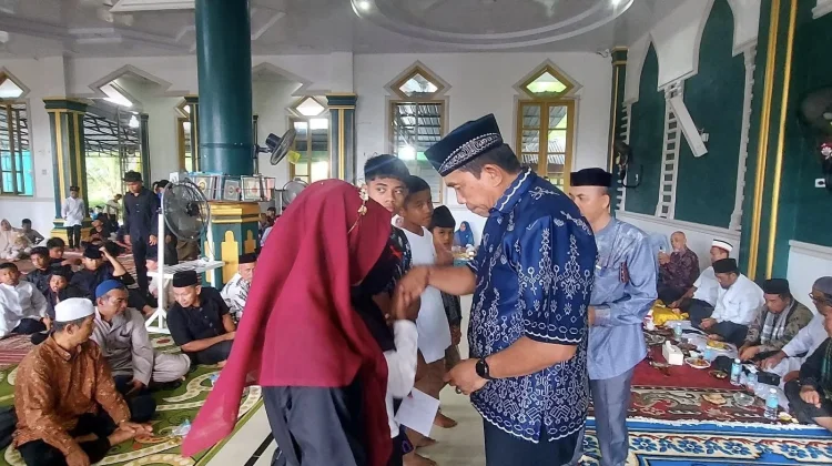 Bupati Simeulue Santuni Anak Yatim pada Maulid Nabi di Ameria Bahagia