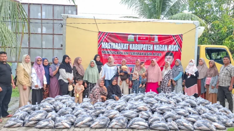 Hendri Muliana Salurkan 27,6 Ton Ikan Segar untuk Generasi Emas Aceh di Nagan Raya