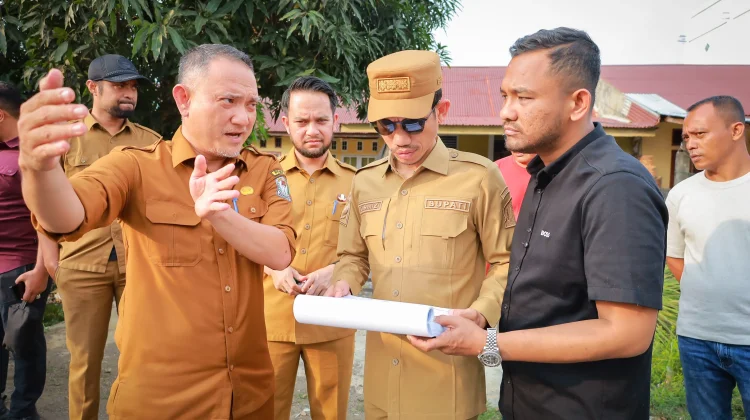 Bupati Tarmizi bersama Anggota DPRI pantau jalan nasional