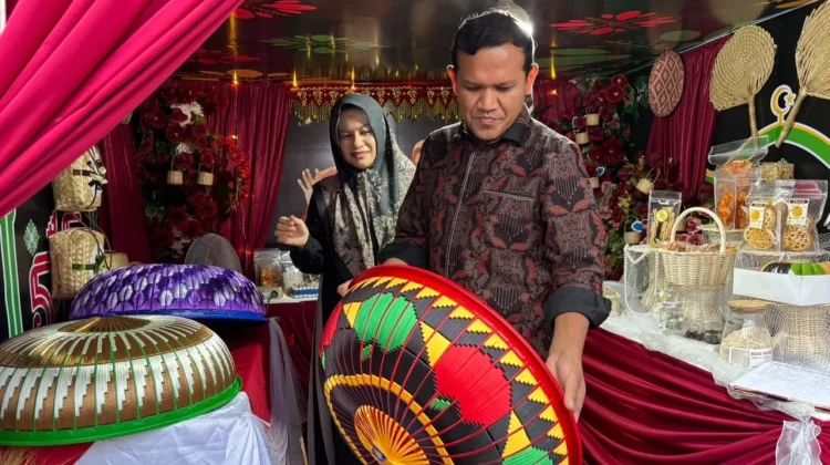 Dek Fadh Dukung UMKM Pidie dengan Beli Produk Lokal
