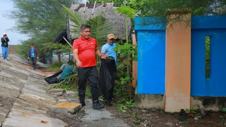 Gotong Royong ASN Aceh Barat Difokuskan Bersihkan Kawasan Wisata