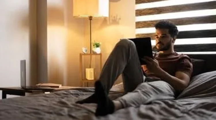 Membaca Buku sebelum Tidur Bisa Jadi Kebiasaan