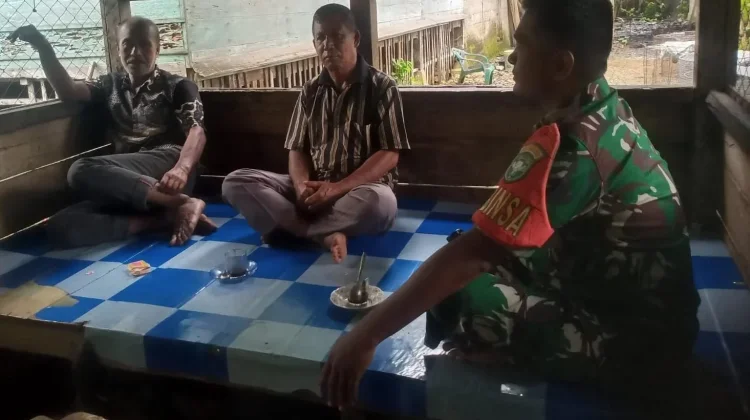 Babinsa Ajak Warga Jaga Ketertiban dan Kebersihan Lingkungan