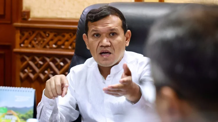 Wagub Dek Fadh Dorong Penyediaan Ekskavator untuk Percepat Penanganan Banjir