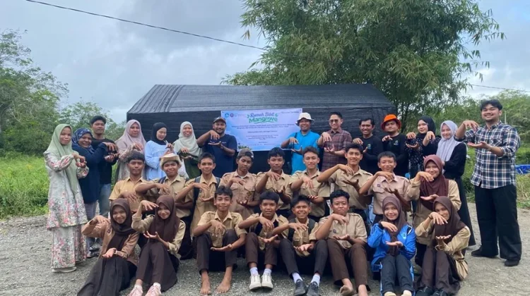 UTU Bekali Siswa SMK Negeri 1 Samatiga Keterampilan Pembibitan Mangrove
