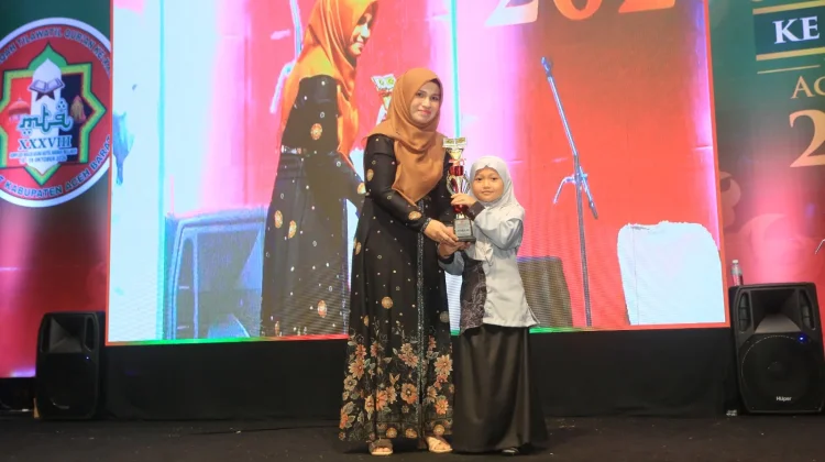 Mewarisi Bakat Sang Ibu, Najma Hafizdhah Bersinar di MTQ Aceh Barat ...