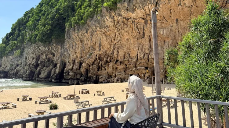 Bak Eropa, Tebing Lampuuk Tawarkan Sensasi Luar Negeri