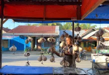 Permintaan Kelapa Muda Bakar Meningkat saat Ramadan di Aceh Barat