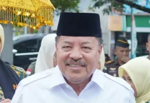 Bupati TRK Serahkan Piagam Penghargaan kepada 20 Mahasiswa STIK-PTIK