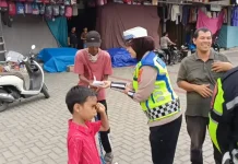 Satlantas Polres Aceh Barat Berbagi Takjil di Simpang Pelor