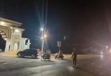 Satlantas Polres Aceh Jaya Atur Lalu Lintas di Sekitar Masjid Agung Baitul Izzah