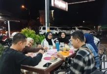 Momen Sahur Bersama Penuh Kehangatan Dan Kebersamaan