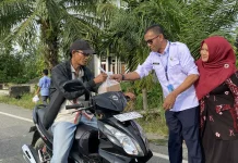 DWP RRI Meulaboh Berbagi Paket Takjil Gratis kepada Masyarakat