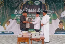 MAN 1 Aceh Barat Buka Puasa Bersama, Alumni Serahkan 150 Mushaf