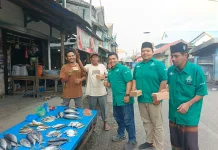 GP Ansor Aceh Barat Bagikan Ratusan Takjil di Pasar Meulaboh