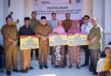 Bupati Nagan Raya Serahkan Bantuan Korban Bencana Hidrometeorologi