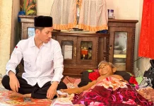 Bupati Aceh Barat Jenguk Kombatan GAM Sakit