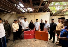 Bupati TRK Tinjau Korban Rumah Roboh Nagan Raya