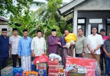 Bupati TRK Tinjau Korban Angin Kencang