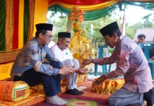 Warga Samatiga Peusijuk Ketua DPRK Banda Aceh dan Camat Baru
