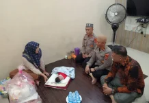 Kapolda Aceh Salurkan Bantuan untuk Bayi yangDitemukan Warga di Masjid