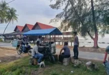 Personel Polsek Labuhanhaji Timur Berikan Himbauan Kamtibmas kepada Wisatawan