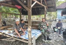Babinsa Kodim 0110/Abdya Komsos Bersama Warga