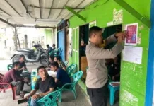 Polsek Kluet Timur Gencarkan Sosialisasi dan Pasang Brosur Stop Karhutla