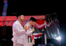 Bupati Aceh Barat Beri Beasiswa dan Penghargaan Putra Daerah