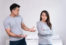 Trik Romantis Menghadapi Pasangan Cowok yang Cemburu dan Posesif