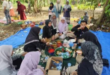 Makan Bersama Warnai Tradisi Sakral Kenduri Jirat