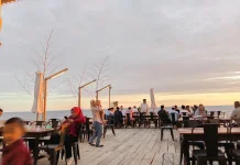 Cafe di Meulaboh Ramai Pengunjung saat Menjelang Senja