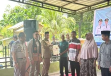 Safwandi Serahkan Ratusan Sertifikat Tanah pada Masyarakat