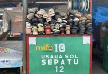 Usaha Sol Sepatu di Meulaboh Bertahan sejak Pascatsunami 2004