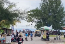 Suasana Sore di Pelabuhan Ujung Karang Ramai Dikunjungi Warga