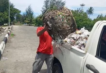 DLH Kerahkan Armada Bersihkan Sampah di Ujung Karang, Pelabuhan Jeti Meulaboh