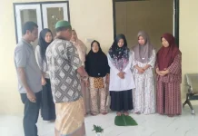 Gedung Posyandu Desa Melayani Pemeriksaan Kesehatan Masyarakat