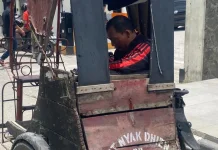 Pengemudi Becak Aceh Barat Bertahan ditengah Sepinya Penumpang