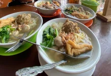 Semangkuk Bakso Hangat yang Bikin Kenyang dan Mood Bahagia