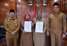 Sekda Aceh Jaya Serahkan Plt Kadishub dan Sekretaris Parekrafpora
