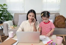 Cinta Tak Pernah Libur: Cara Ibu Pekerja Hadir untuk Keluarga