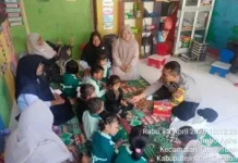 Personel Polsek Tapaktuan Sambangi Tempat Penitipan Anak  PAUD Bunggong Jambe