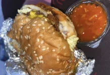 Makan Junk Food Malam Hari Nimbun Lemak Jahat. Mitos atau Fakta?