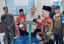 Bupati Aceh Barat Sidak Disnakertrans, Temukan Puntung Rokok di Ruang Pelayanan