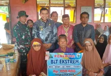 Puluhan Warga Desa Suka Jaya Terima BLT