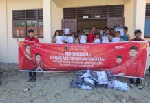PDIP Nagan Raya Bagikan 1.600 Seragam saat Hardiknas 2026